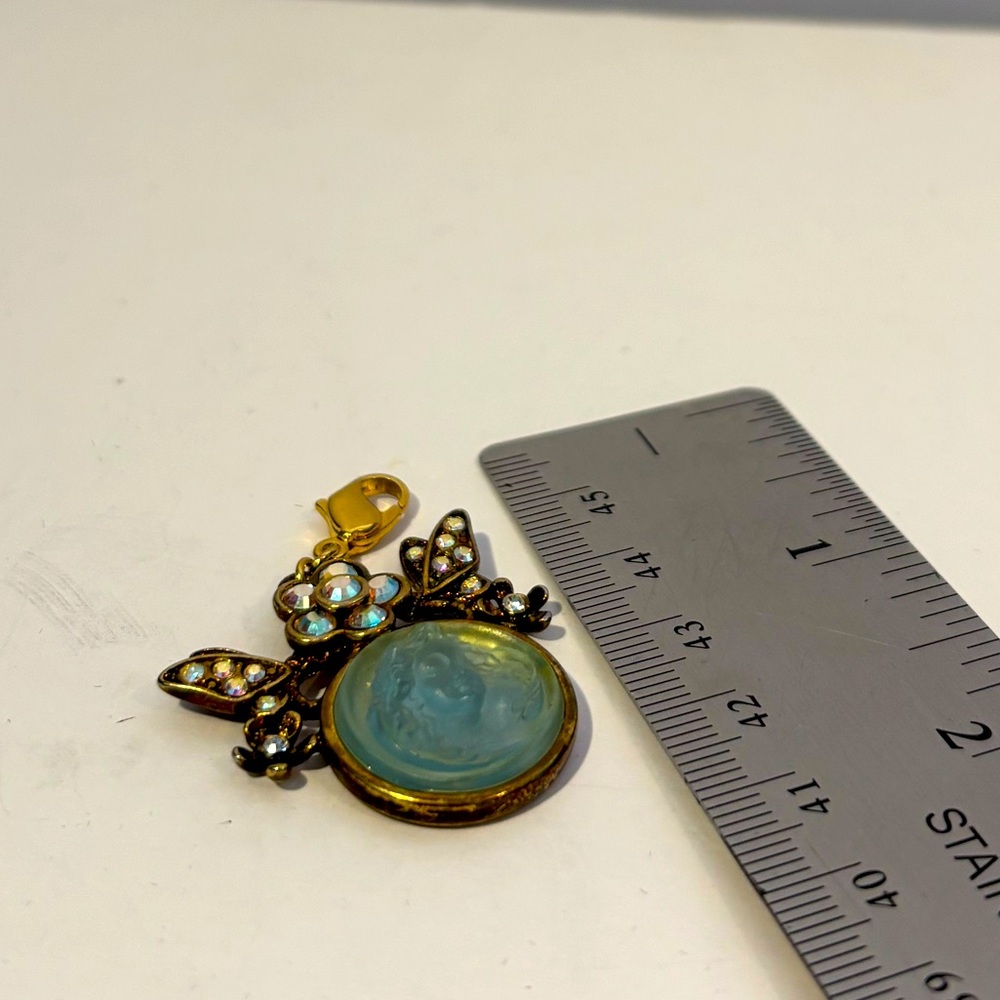 VTG Kirk’s Folly Pendant Dream Angel Cameo w/ AB Iridescent Crystal Butterflies - Picture 8 of 10
